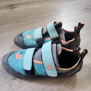 Evolv Elektra Women’s Climbing Shoe Size US 9, EU 40